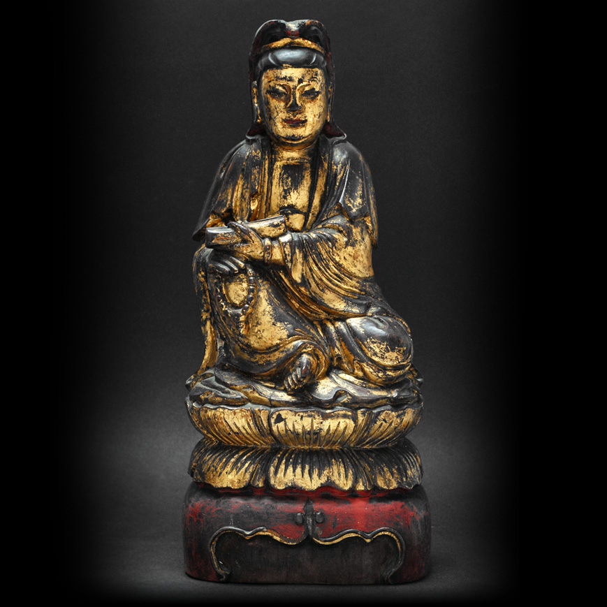 Guanyin en bois laqué et doré, Ming XVIIe
