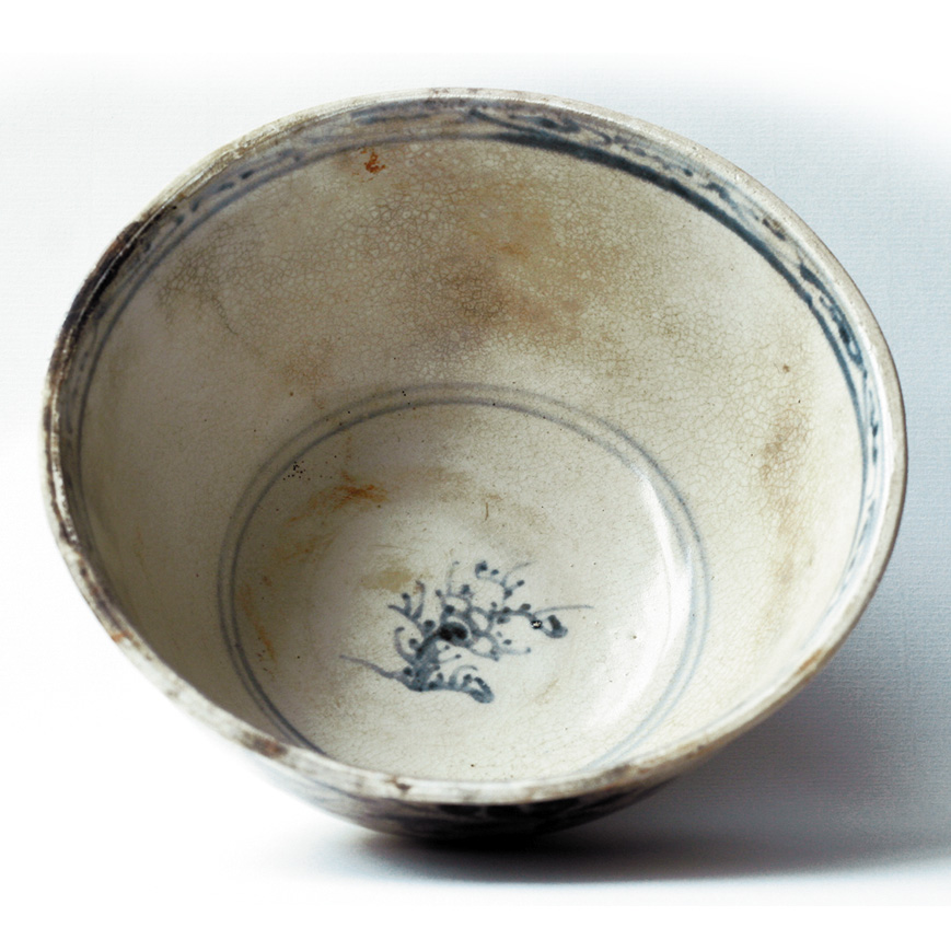 BOL EN PORCELAINE BLANCHE ET BLEU DE COBALT, HOÏ AN, XVe siècle
