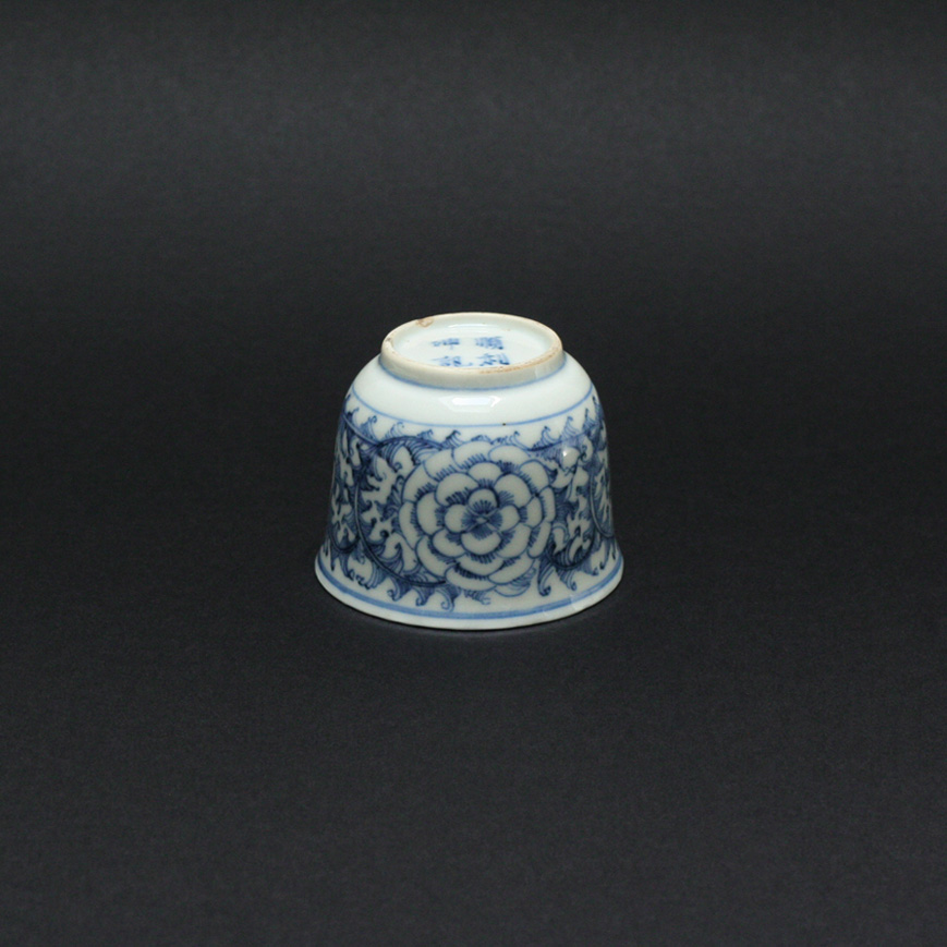 BLUE AND WHITE PORCELAIN CUP, 19th