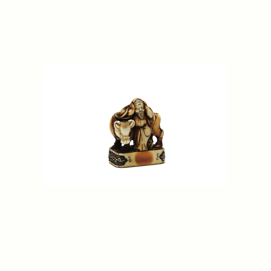 AN IVORY SEAL NETSUKE FIGURE OF SOUHO, EDO LATE 18TH