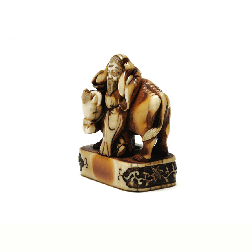 AN IVORY SEAL NETSUKE FIGURE OF SOUHO, EDO LATE 18TH