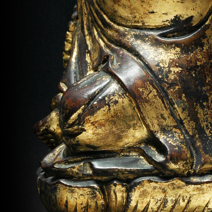 Guanyin en bois laqué et doré, Ming XVIIe