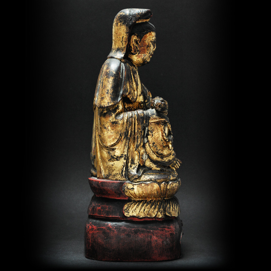 Guanyin en bois laqué et doré, Ming XVIIe