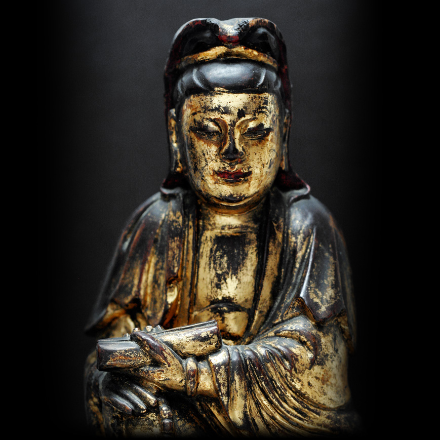 Guanyin en bois laqué et doré, Ming XVIIe